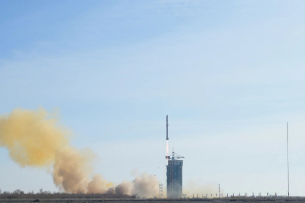 “一箭三星”成功发射！长二丁火箭2025年高密度发射大幕开启