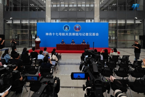 神舟十七号航天员乘组与记者见面会文字实录
