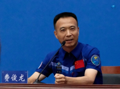 神舟十五号航天员乘组与记者见面会文字实录